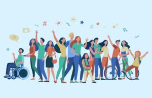 Imagem com ilustração colorida com fundo azul claro, retratando um grupo diverso de pessoas reunidas em clima de celebração e inclusão. Estão dispostas lado a lado, sorrindo, acenando ou interagindo entre si. No grupo há adultos, jovens e crianças, com diferentes tons de pele e estilos de roupa. Uma pessoa usa cadeira de rodas e está sendo empurrada por outra. Um menino aparece com os braços erguidos ao lado de uma bicicleta. Uma garota segura livros e parece estar indo para a escola. Acima das pessoas há símbolos gráficos coloridos como corações, estrelas, notas musicais, emojis, hashtags e outros ícones que representam comunicação e alegria. A cena transmite diversidade, acessibilidade, convivência harmoniosa e inclusão social.